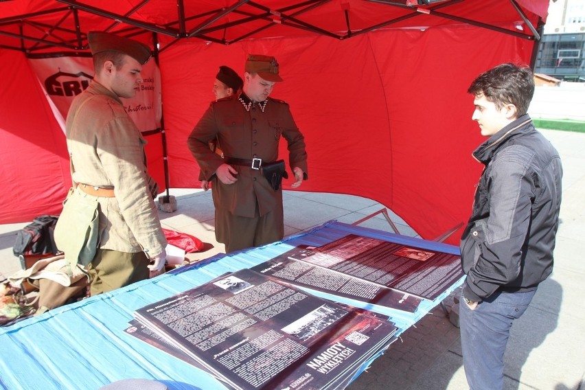 Namiot Żołnierzy Wyklętych stanął na Rynku w Katowicach