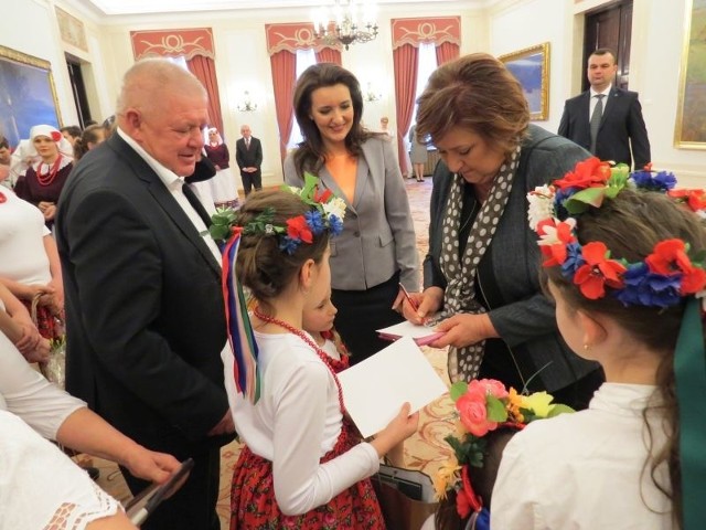 Małżonka Prezydenta Rzeczypospolitej Polskiej Anna Komorowska wpisała kilka słów do szkolnych pamiętników najmłodszych Góreczczanek.