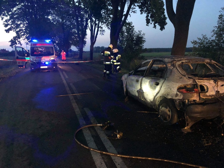 Śmiertelny wypadek pod Łodzią. Kierowca spłonął w samochodzie. To było samobójstwo?!