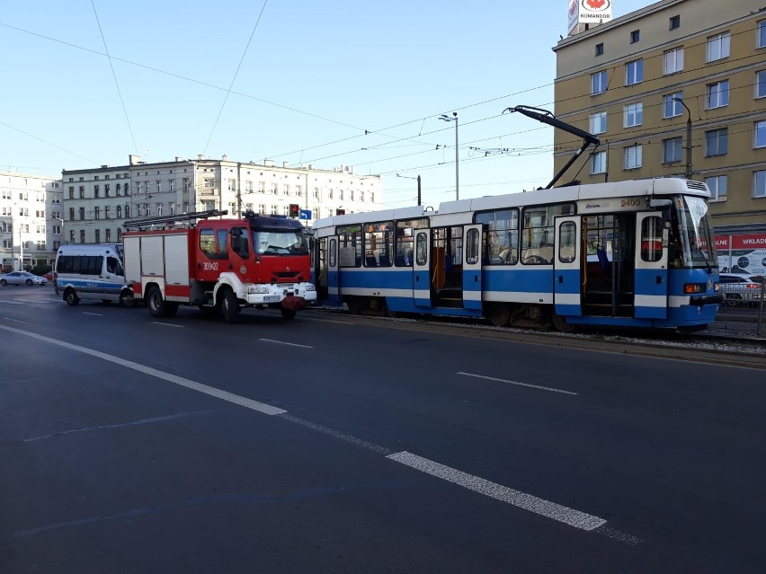 Tramwaj potrącił kobietę na ul. Grabiszyńskiej. Wytyczono objazdy