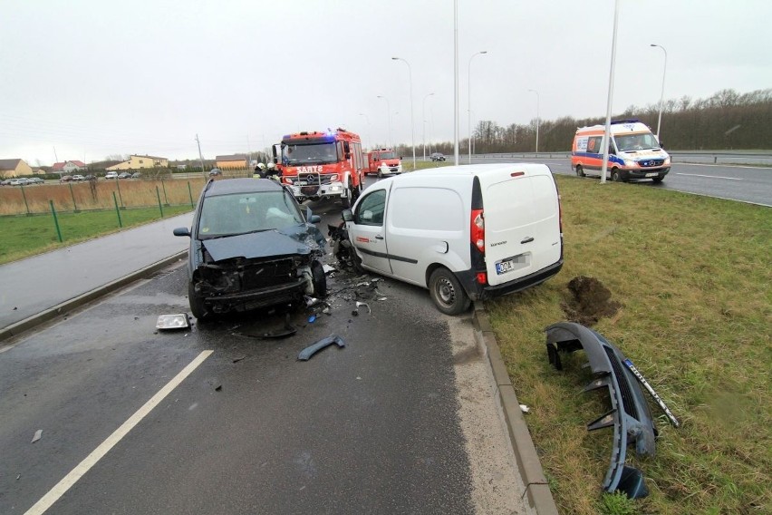 Poważny wypadek pod Wrocławiem. Są ranni [ZDJĘCIA]