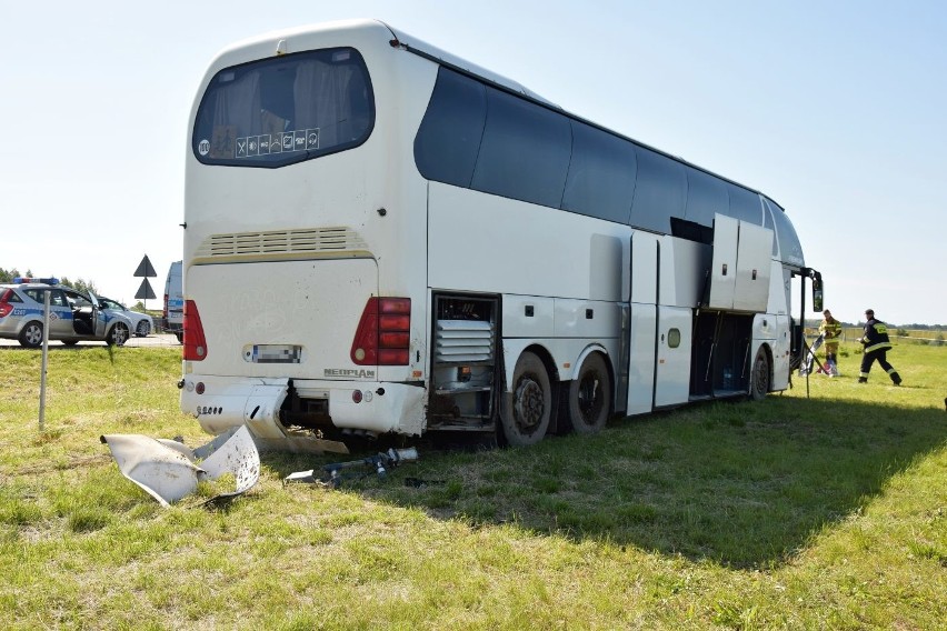 Kontrola ITD wykazała, że w autobusie, który wypadł z drogi...