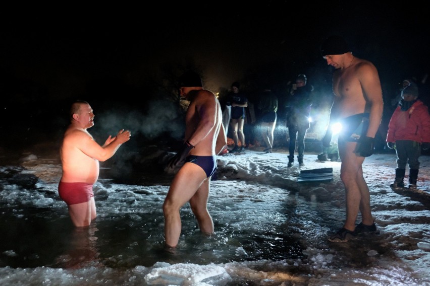 Zobaczcie zdjęcia z piątkowej, nocnej kąpieli przemyskich...