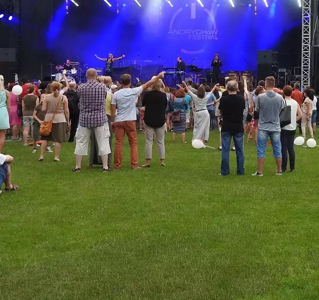 Biletowany koncert  gwiazdki muzyki pop Kate Ryan podziwiała garstka widzów. Na finał zagrał Dżem i frekwencja była już nieco lepsza. Po kilku miesiącach okazało się, że na całą imprezę sprzedano tylko 787 biletów.