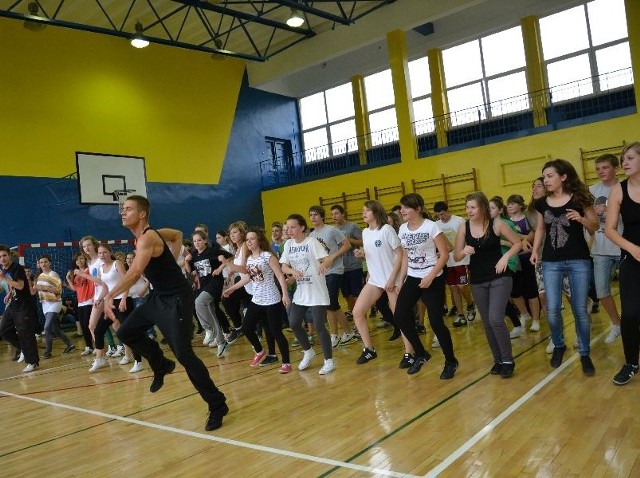 - Największą popularnością cieszyła się nauka tańca ZUMBA, prowadzona przez instruktora ze Szkoły Tańca Merengue ze Stalowej Woli.