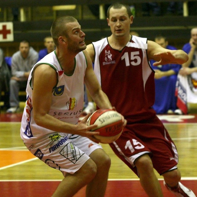 Koszykarz Siarki Tarnobrzeg Sergiusz Prażmo (z piłką) "zaginął&#8221; bez wieści&#8230;