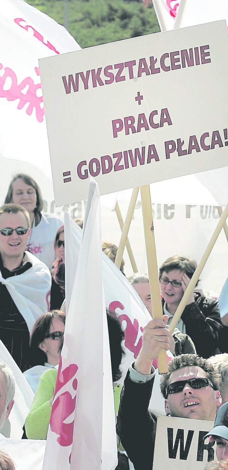 Nawet 2,5 tys. pracowników szkół z woj. śląskiego 18...