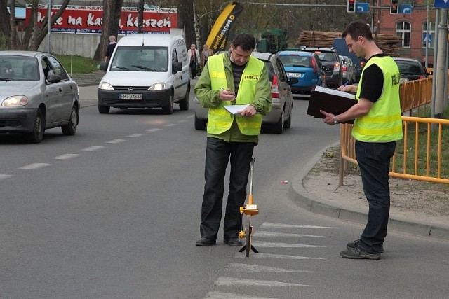 Okoliczności wypadku badają policjanci.