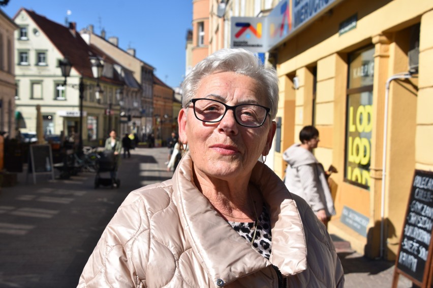 Poniedziałek był pierwszym dniem bez maseczek, kwarantanny i...