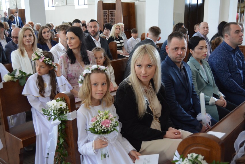 Ostrołęka. Pierwsza Komunia Święta w kościele pw. Św. Franciszka z Asyżu. 20.05.2023. Zdjęcia