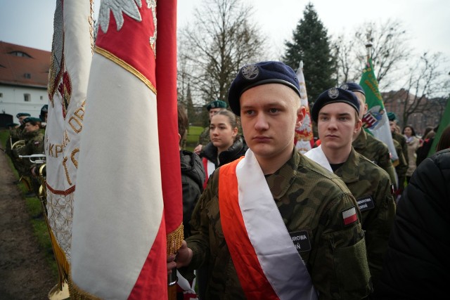 Także w Toruniu w piątek 1 marca obchodzono Narodowy Dzień Pamięci Żołnierzy Wyklętych. Przed poświęconym im pomnikiem odbyła się uroczystość patriotyczna.
