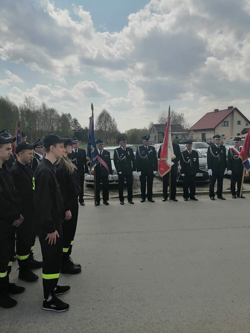 Strażacy z Bębnowa mają nowy wóz. Było uroczyste przekazanie