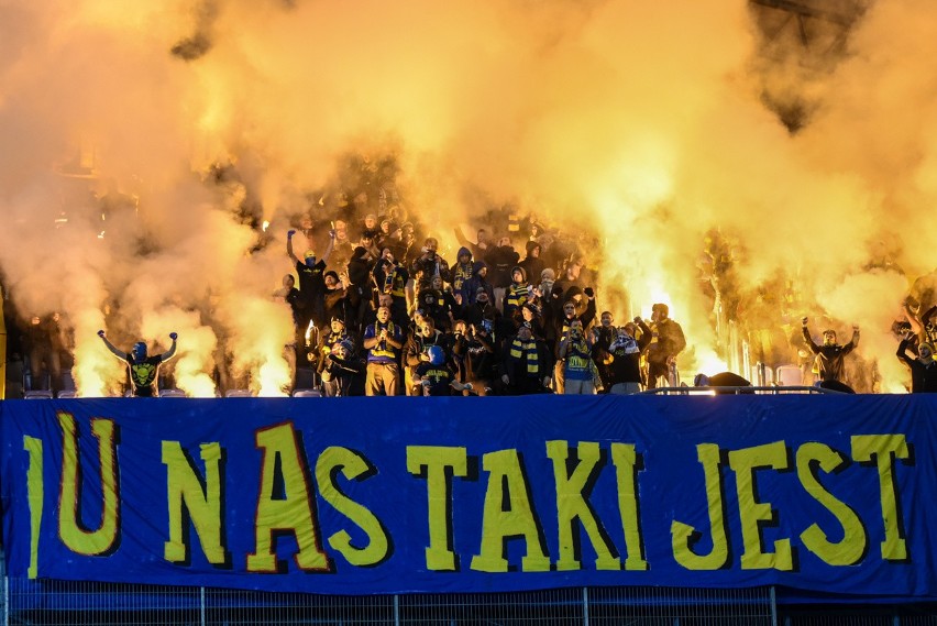 18,5 tys. kibiców oglądało z trybun mecz Lecha Poznań z Arką...