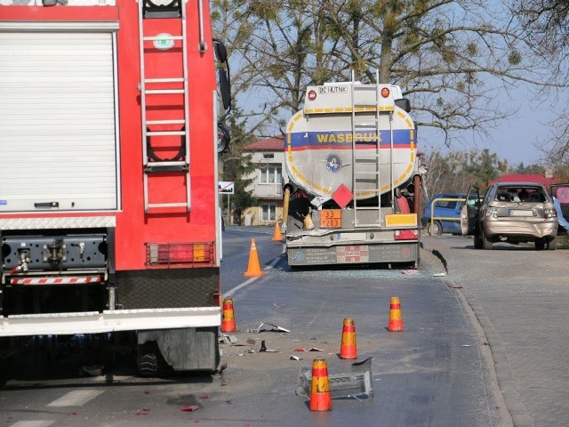 Wypadek w Stawkach. Samochód straży pożarnej zderzył się z innym autem