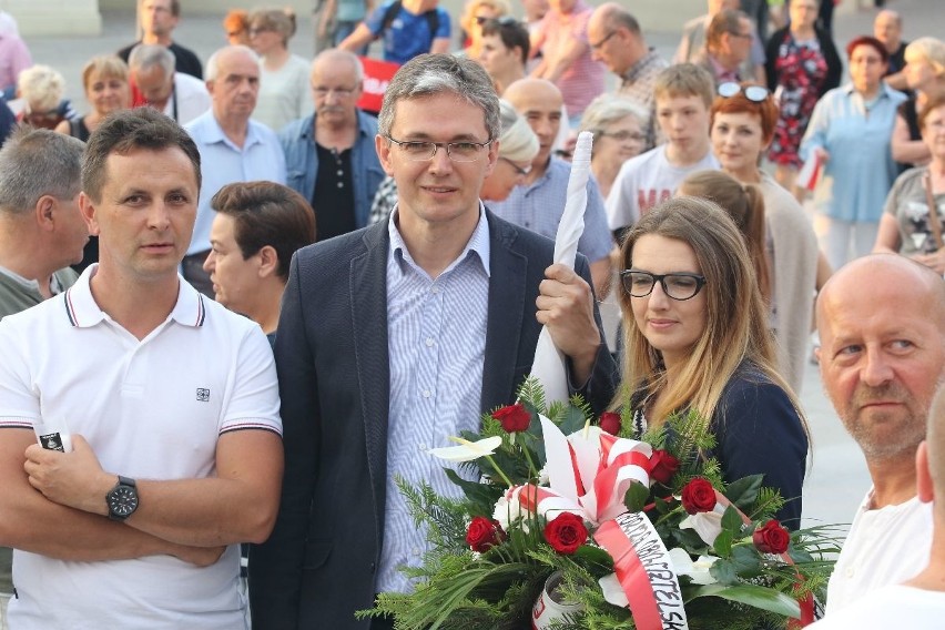 Wielka manifestacja w centrum Kielc „Wolne Sądy” z tysiącami uczestników  