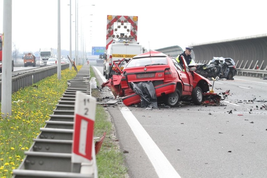 Wypadek na AOW. Kierowca jechał pod prąd