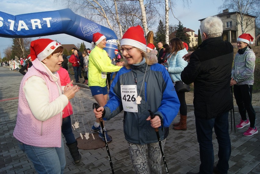 Mikołaje pobiegli dla Domu Kulejących Aniołów w Piasku