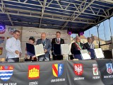 Uroczyste obchody odnowienia partnerstwa miast na Rynku w Sandomierzu. Podpisano nowe akty. Zobacz zdjęcia  