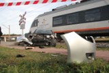 W Kielcach pociąg uderzył w osobówkę [WIDEO, ZDJĘCIA]