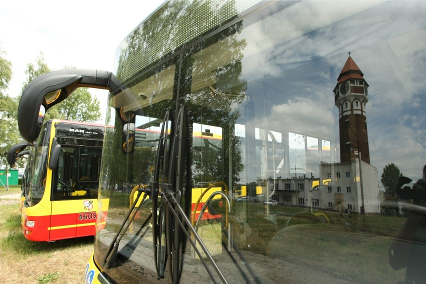 Autobus linii319 - 43,91% spóźnień