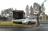 Kolizja na skrzyżowaniu Wiosenna/Kawaleryjska. Zderzenie z autobusem (zdjęcia)