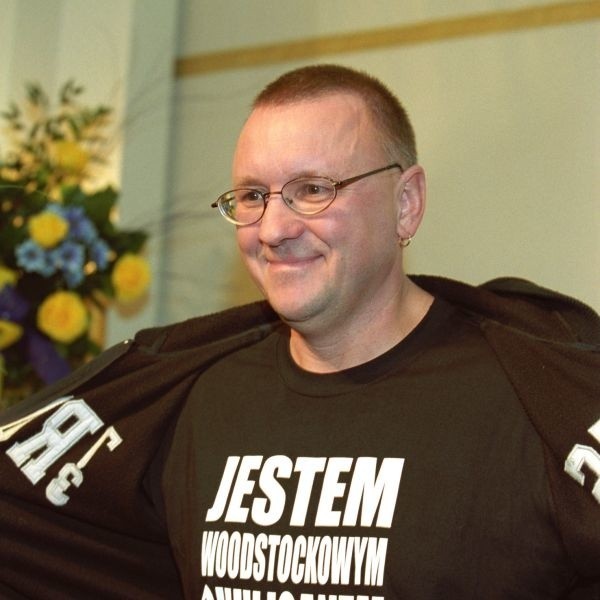 Jerzy Owsiak to działacz społeczny, dziennikarz, założyciel i prezes zarządu Fundacji Wielkiej Orkiestry Świątecznej Pomocy, która po raz pierwszy zagrała w 1993 roku.