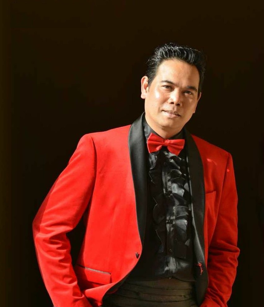 Alexander Martinez (tenor).