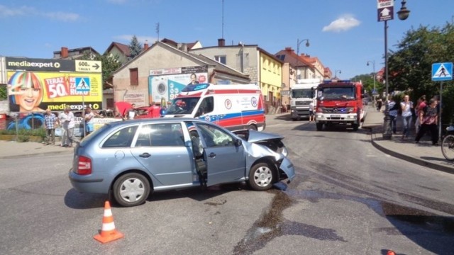 Na skrzyżowaniu ulic Republiki Pińczowskiej i Legionistów w Pińczowie bardzo często dochodzi do wypadków. Mieszkańcy twierdzą zgodnie: potrzeba tam ronda lub świateł. Co na to władza?