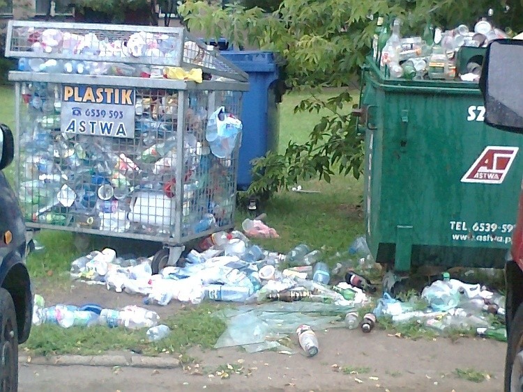 Ul. Żeromskiego. Bielsk Podlaski segreguje śmieci (zdjęcia)