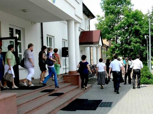 Ewakuowano pracowników Urzędu Gminy Mirzec.