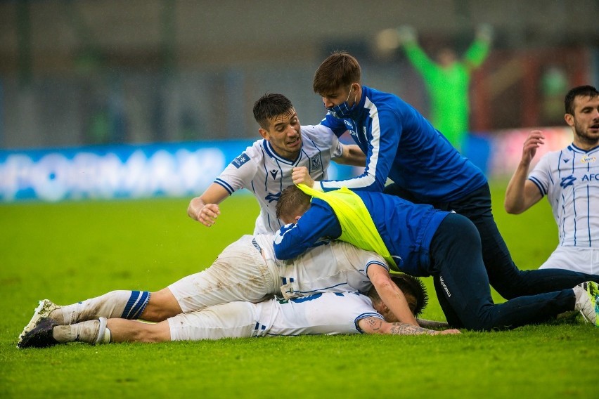 Piast Gliwice - Lech Poznań 0:2. Wygrali w dziesiątkę!...