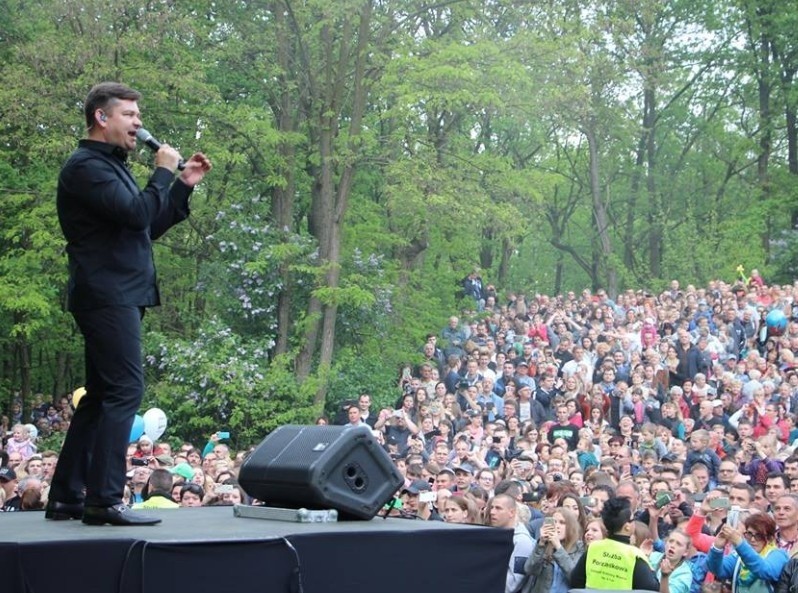 Martyniuk zaśpiewał największe przeboje zespołu Akcent.