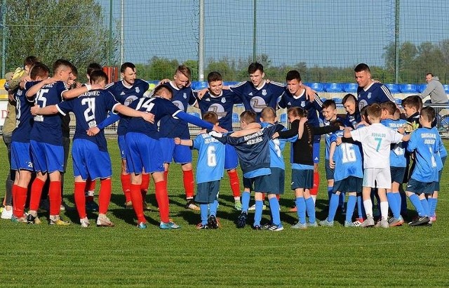 Piłkarze Drogowca Jedlińsk udanie rozpoczęli nowy sezon Campeon.pl Ligi Okręgowej. Beniaminek pokonał przed własną publicznością Szydłowiankę Szydłowiec 3:1.