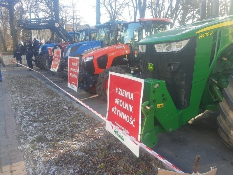 Komisja agrarna ruszyła w teren. Rolnicy czy przedsiębiorcy rolni? Kto dostanie 10 tys. hektarów po Top Farms?