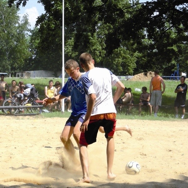 Nigdy wcześniej nie graliśmy na piasku, ale fajny pomysł - mówili zgodnie gimnazjaliści