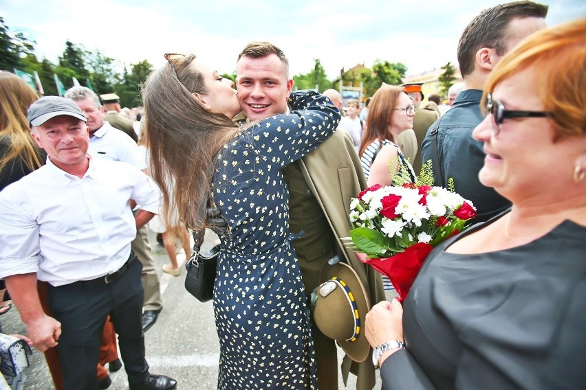 "To rozkosz jedyna” zaśpiewali nowo upieczeni oficerowie we Wrocławiu [ZDJĘCIA]