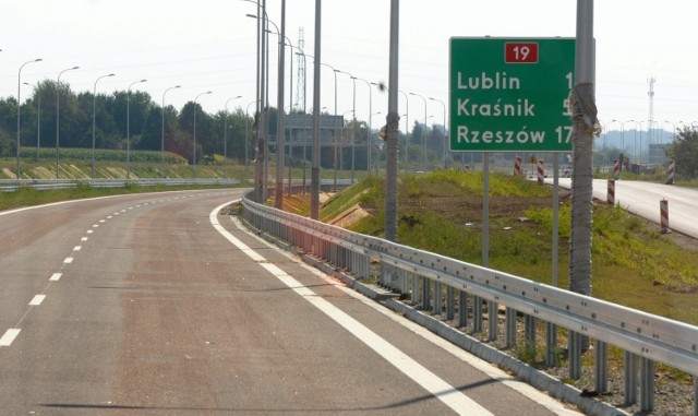W przypadku zachodniej obwodnicy Lublina podpisano już umowę z wykonawcą. Trwają przygotowania dokumentacji dla dalszego ciągu S19