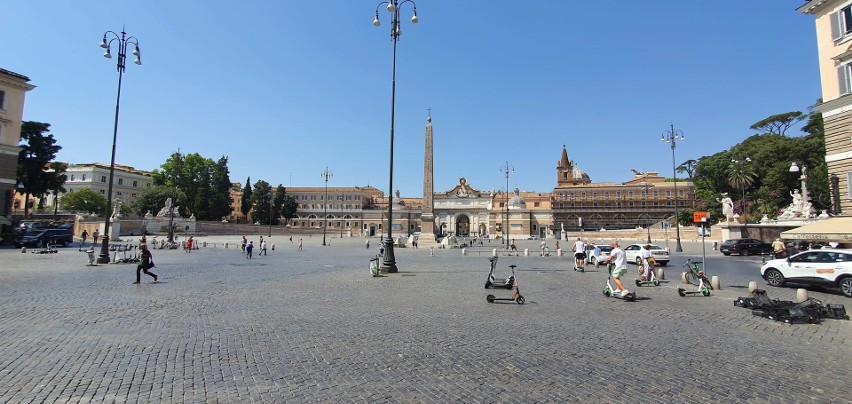 Opustoszała stolica Włoch w wakacje 2020