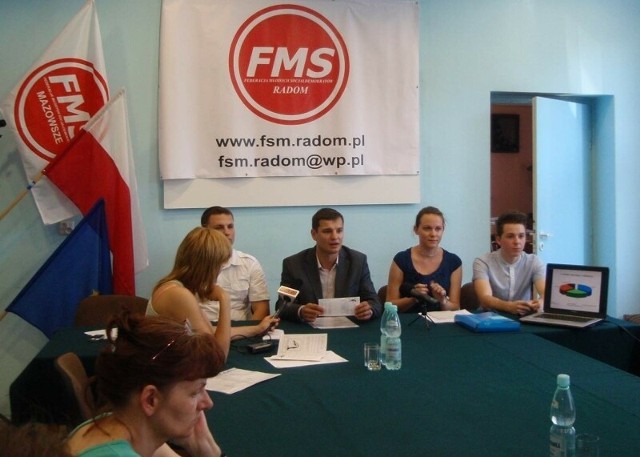 W trakcie konferencji prasowej Federacja Młodych Socjaldemokratów przedstawiła wyniki ankiety.