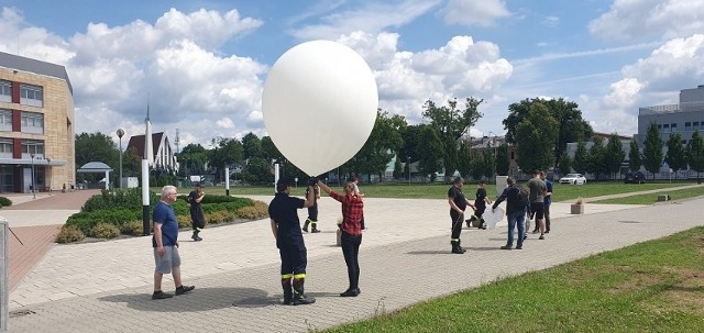 Pierwsza w historii Akademii Tarnowskiej misja radiosondy stratosferycznej. Specjalny balon z radiosondą wystartował w Tarnowie