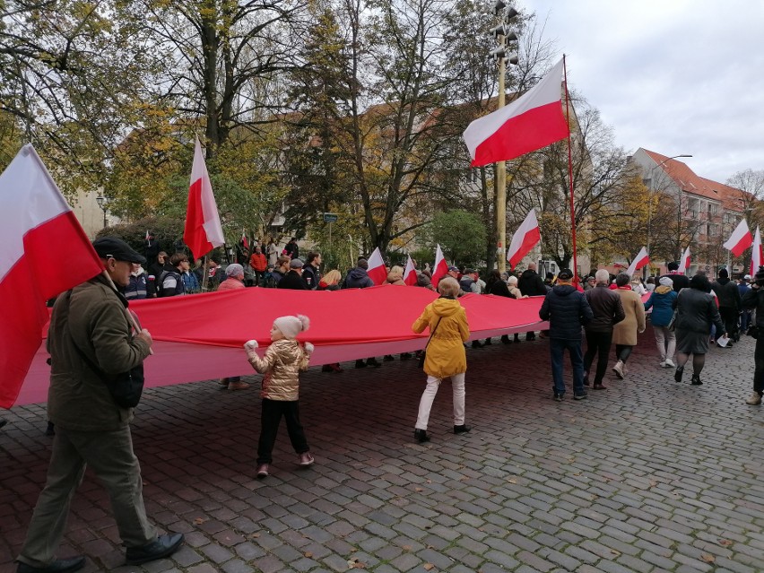 Marsz Niepodległości wyruszył w południe z placu Orła...