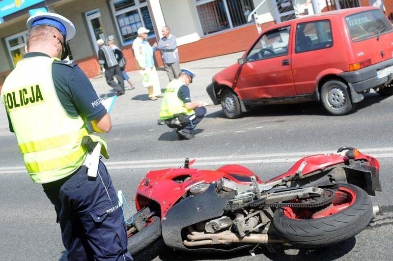 Wypadek w Krośnie. Motocykl uderzył w cinqecento [ZDJĘCIA]