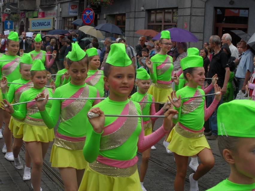 Parada ulicą Wolności w Chorzowie