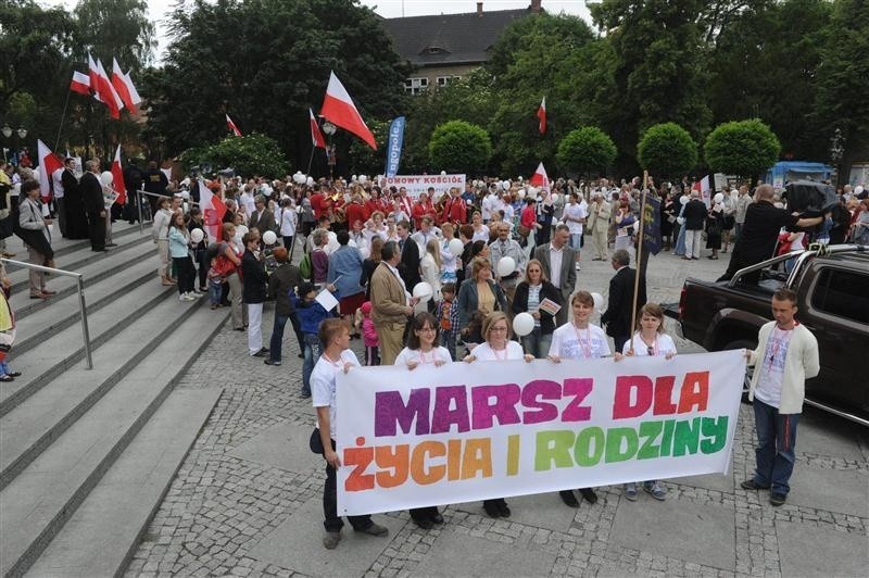 Około 2 tysięcy ludzi wzięło udział w pierwszym w Opolu...