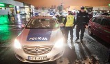 Nielegalne wyścigi samochodowe w Łodzi. Policjanci wystawili 30 mandatów i zatrzymali 9 praw jazdy