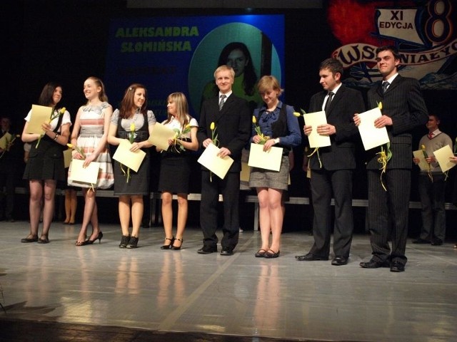 Oto Duża Ósemka wolontariuszy, którzy zostali wybrani w konkursie Ośmiu Wspaniałych.