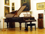 Unikatowy fortepian w Krośnie - na takich grywał Chopin [WIDEO]