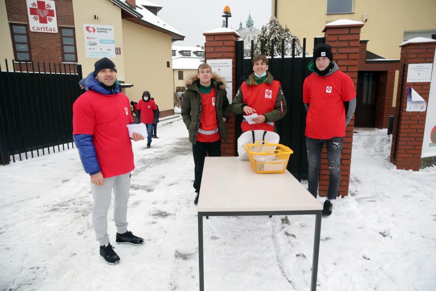 „Skoro Bóg stał się człowiekiem, jak ważny musi być człowiek”? Za nami Wigilia Miłosierdzia dla potrzebujących w lubelskim Caritas