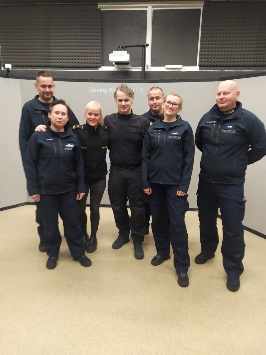 Policjanci z Radomia na szkoleniu w Islandii. Funkcjonariusze doskonalili się w roli przewodników psów