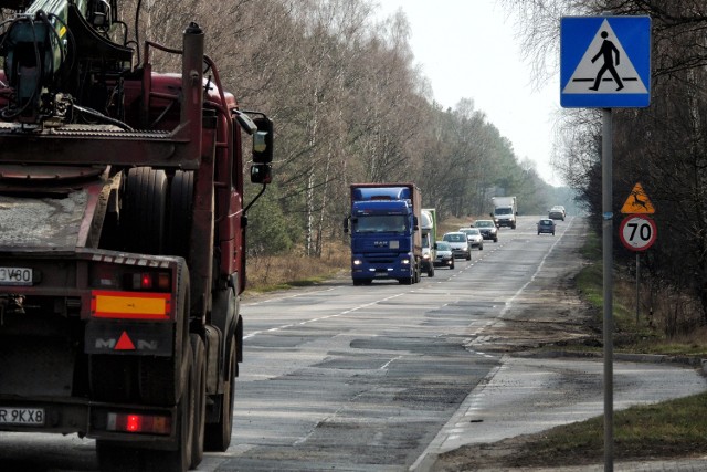 Łódzka na odcinku od nowego mostu do Czerniewic jest już w bardzo złym stanie